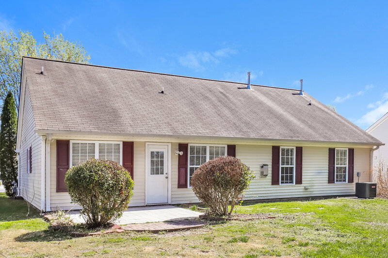 1,705/Mo, 5204 Mount Hope Dr Winston-Salem, NC 27107 Backyard View