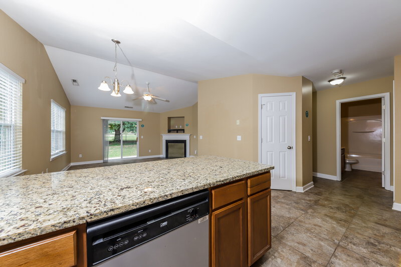 1,785/Mo, 296 Konnoak Village Circle Winston-Salem, NC 27127 Kitchen View 3
