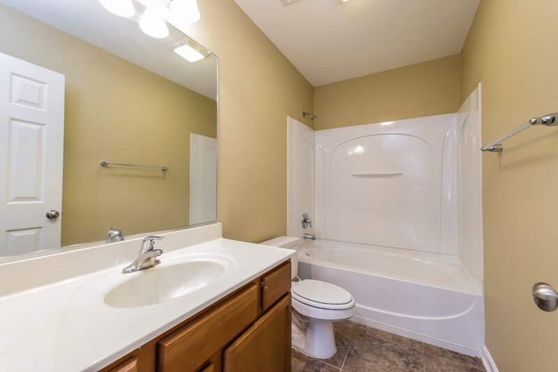 1,785/Mo, 296 Konnoak Village Circle Winston-Salem, NC 27127 Bathroom View