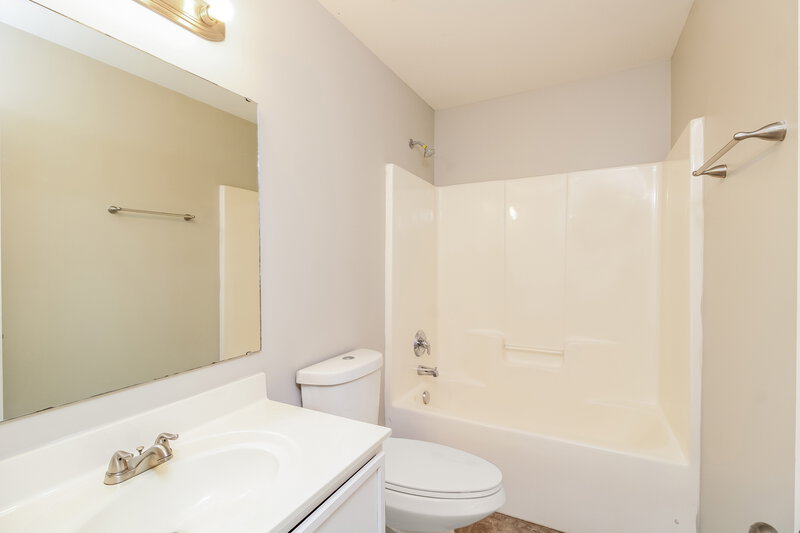 1,595/Mo, 1930 Hanna Trace Winston-Salem, NC 27127 Bathroom View