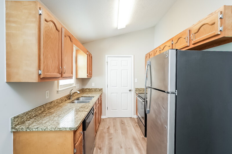 1,795/Mo, 609 Herman Gist Rd Greensboro, NC 27401 Kitchen View