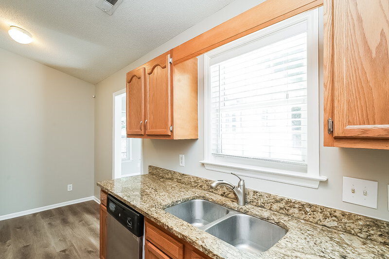 1,795/Mo, 609 Herman Gist Rd Greensboro, NC 27401 Kitchen View 2