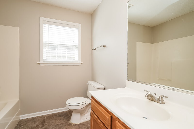 1,795/Mo, 609 Herman Gist Rd Greensboro, NC 27401 Main Bathroom View