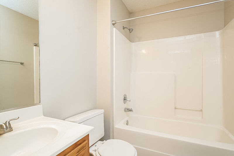 1,795/Mo, 609 Herman Gist Rd Greensboro, NC 27401 Bathroom View