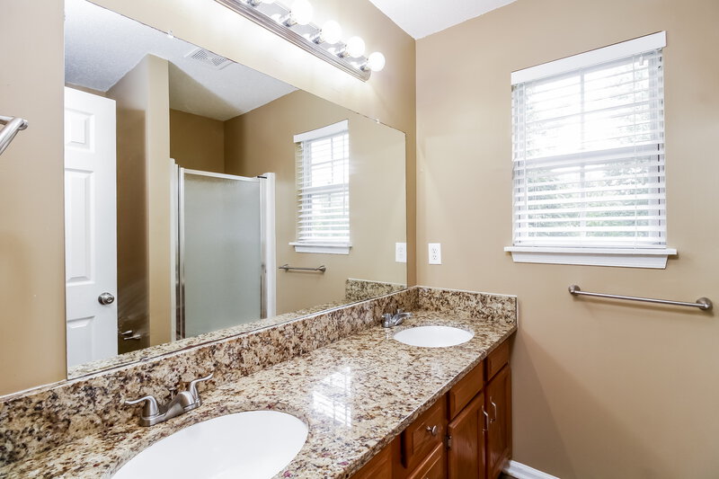 1,895/Mo, 4108 Sunbury Dr Greensboro, NC 27405 Main Bathroom View