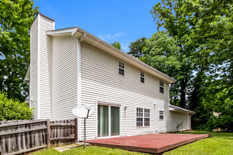 1,895/Mo, 4108 Sunbury Dr Greensboro, NC 27405 Rear View