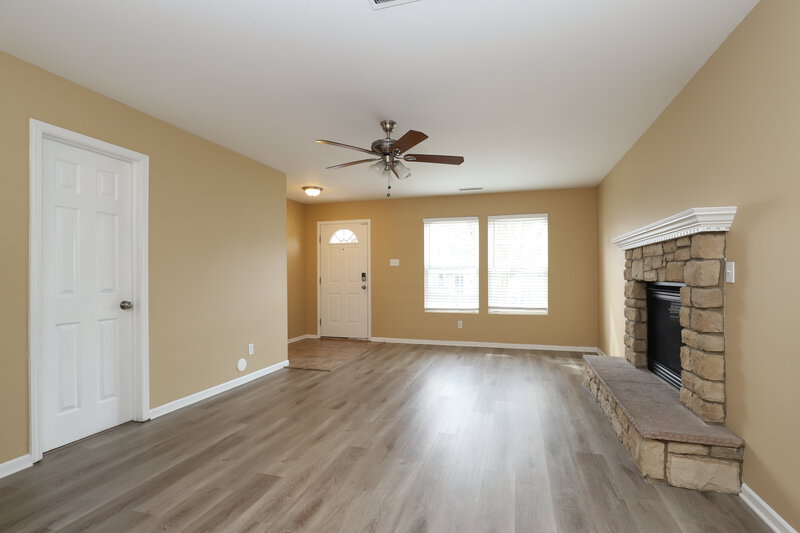 1,695/Mo, 4169 Salem Springs Ct Winston-Salem, NC 27107 Living Room View