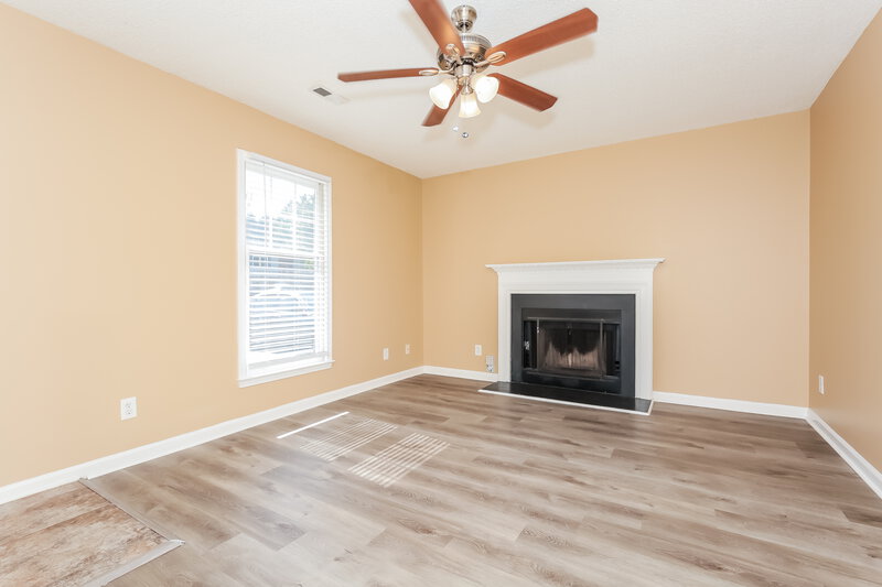 1,755/Mo, 3900 Lois St Winston-Salem, NC 27127 Living Room View