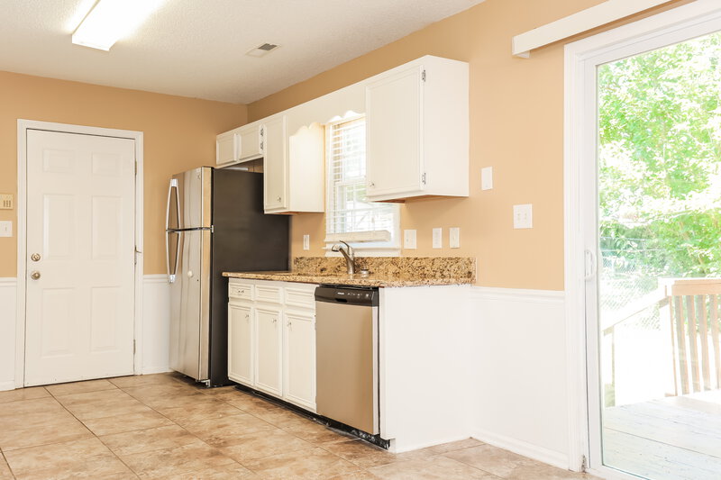 1,755/Mo, 3900 Lois St Winston-Salem, NC 27127 Kitchen View