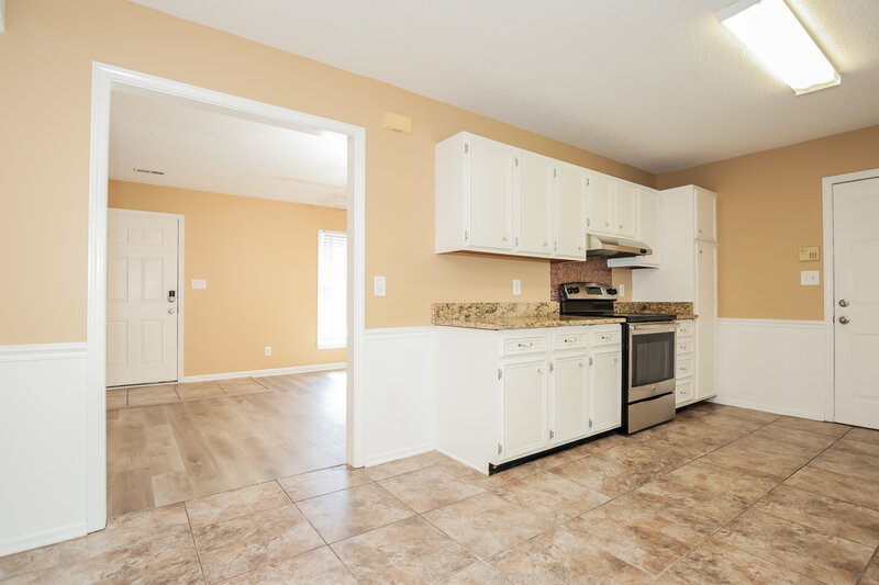 1,755/Mo, 3900 Lois St Winston-Salem, NC 27127 Kitchen View 2