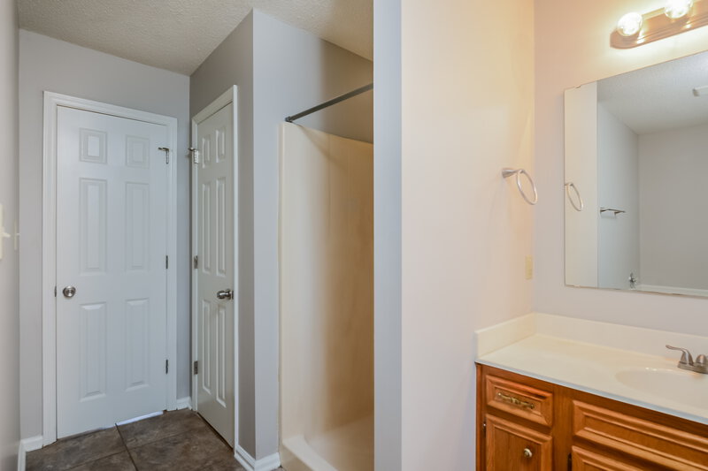 1,645/Mo, 1600 Caspian Way Ln Winston-Salem, NC 27127 Main Bathroom View