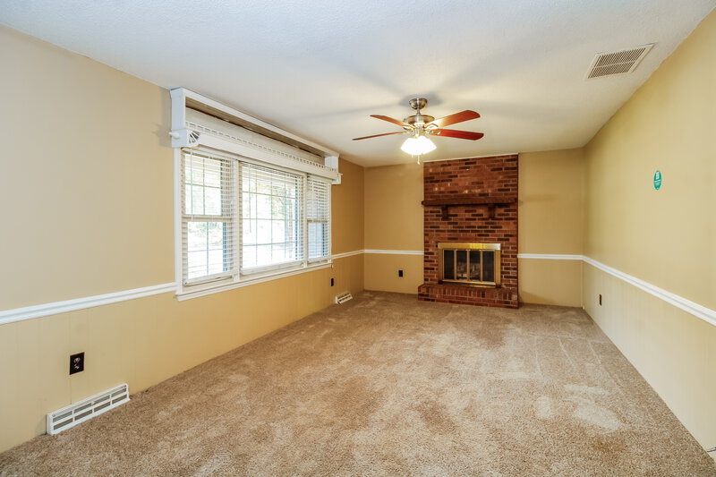 1,855/Mo, 7163 Smokerise Ln Kernersville, NC 27284 Living Room View