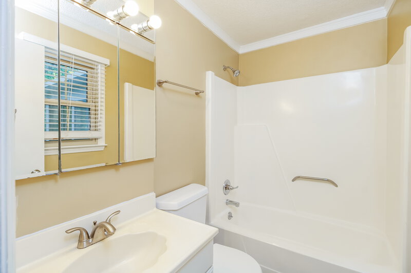 1,855/Mo, 7163 Smokerise Ln Kernersville, NC 27284 Bathroom View