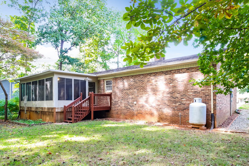 1,855/Mo, 7163 Smokerise Ln Kernersville, NC 27284 Rear View