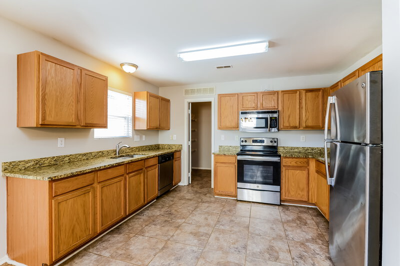 1,740/Mo, 4387 Joseph Samuels Dr Winston-Salem, NC 27105 Kitchen View