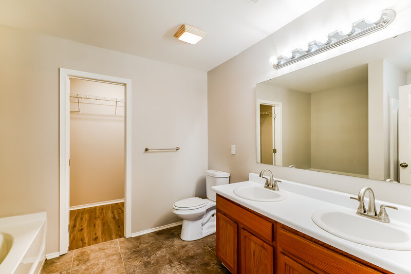 1,740/Mo, 4387 Joseph Samuels Dr Winston-Salem, NC 27105 Main Bathroom View