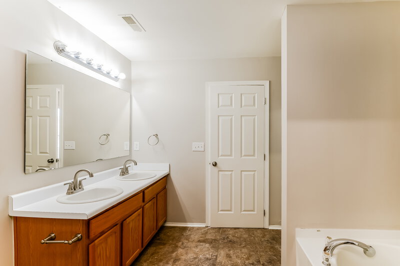 1,740/Mo, 4387 Joseph Samuels Dr Winston-Salem, NC 27105 Main Bathroom View 2