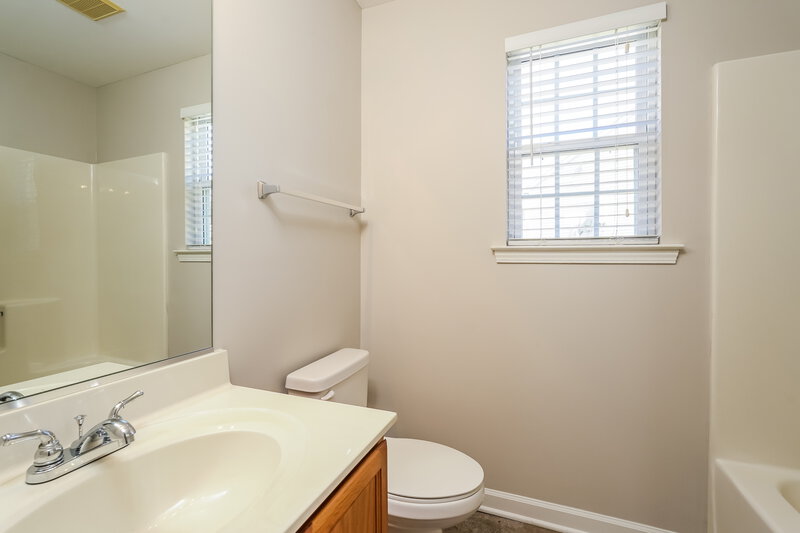 1,610/Mo, 2036 Tea Berry Ct Winston-Salem, NC 27127 Bathroom View