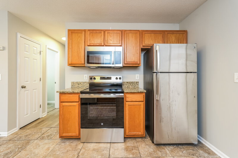 1,700/Mo, 1921 Wheatfield Ct Greensboro, NC 27405 Kitchen View 2