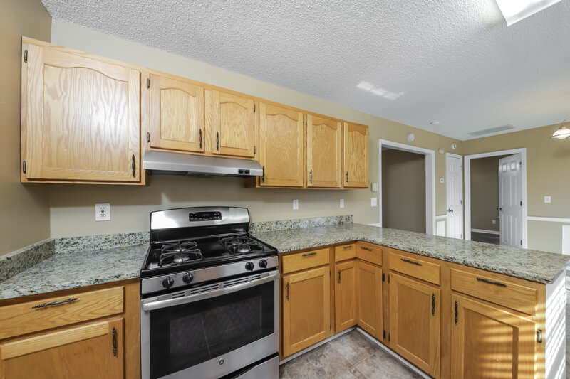 1,460/Mo, 155 Crossfield Ridge Ct Winston-Salem, NC 27127 Kitchen View 2