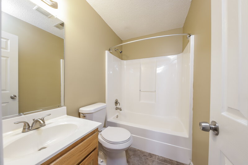 1,460/Mo, 155 Crossfield Ridge Ct Winston-Salem, NC 27127 Main Bathroom View