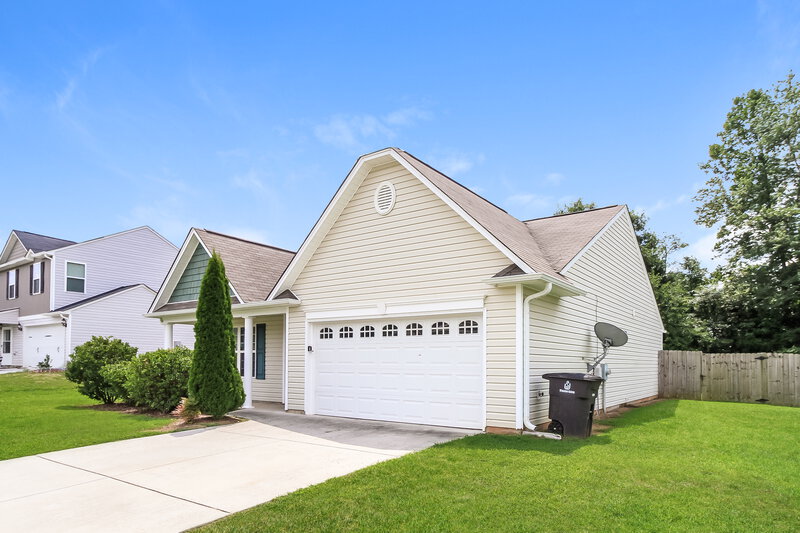 1,710/Mo, 110 Konnoak Village Circle Winston-Salem, NC 27127 Front View 2