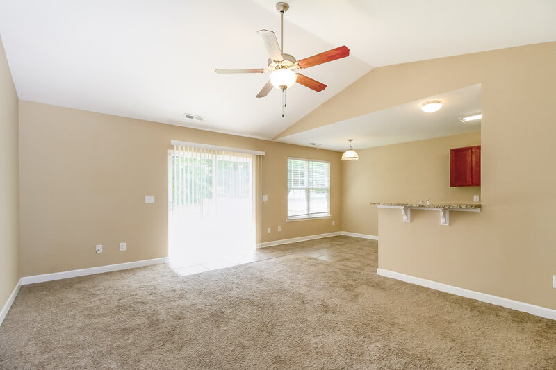 1,710/Mo, 110 Konnoak Village Circle Winston-Salem, NC 27127 Living Room View 2