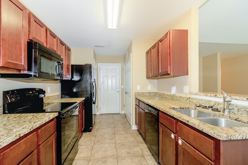 1,710/Mo, 110 Konnoak Village Circle Winston-Salem, NC 27127 Kitchen View 2
