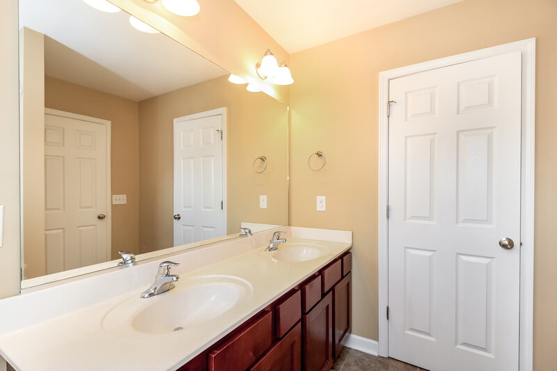 1,710/Mo, 110 Konnoak Village Circle Winston-Salem, NC 27127 Main Bathroom View