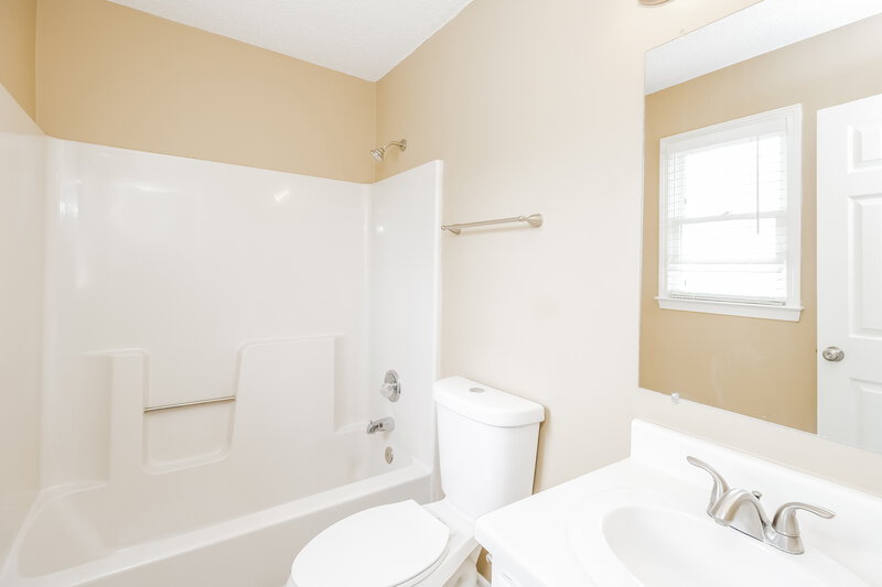 1,485/Mo, 3830 Avera Ave Winston-Salem, NC 27106 Main Bathroom View