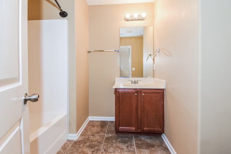 1,780/Mo, 735 Bitting Hall Circle Rural Hall, NC 27045 Main Bathroom View