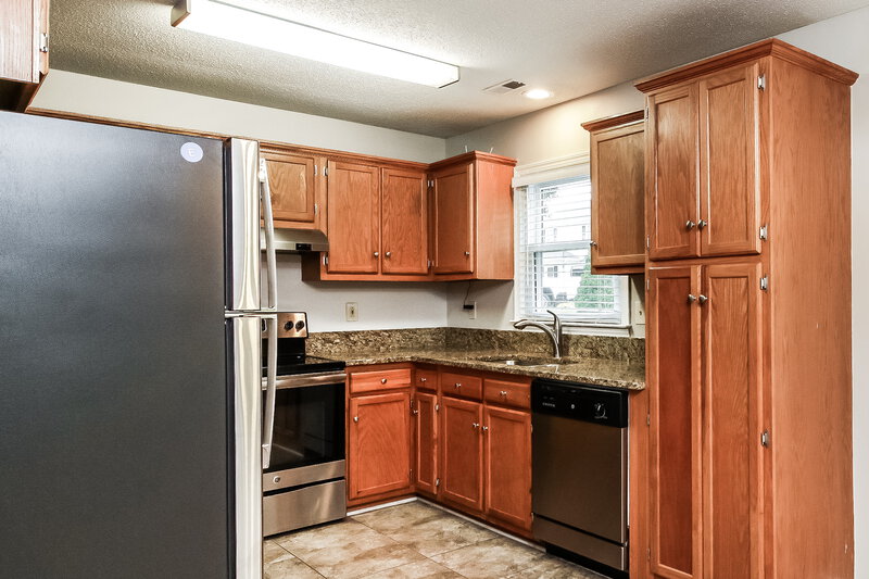 1,620/Mo, 4101 Chinaberry Ct Greensboro, NC 27405 Kitchen View