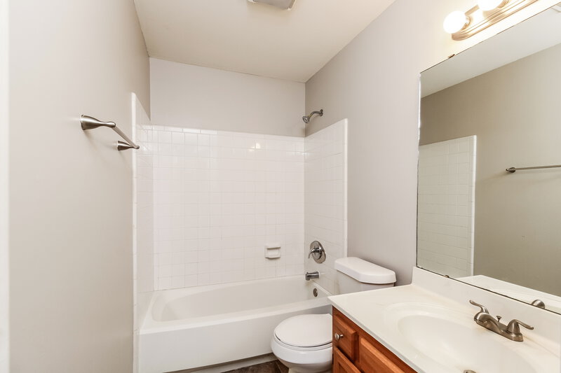 1,620/Mo, 4101 Chinaberry Ct Greensboro, NC 27405 Bathroom View