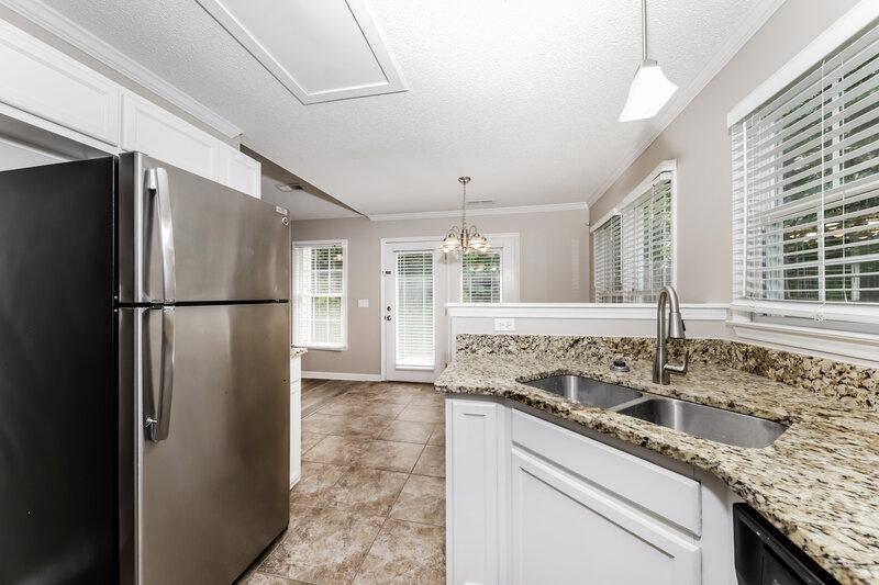 1,495/Mo, 4473 Canaan Place Dr Winston-Salem, NC 27105 Kitchen View 2