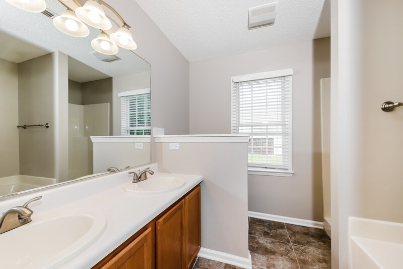 1,495/Mo, 4473 Canaan Place Dr Winston-Salem, NC 27105 Main Bathroom View