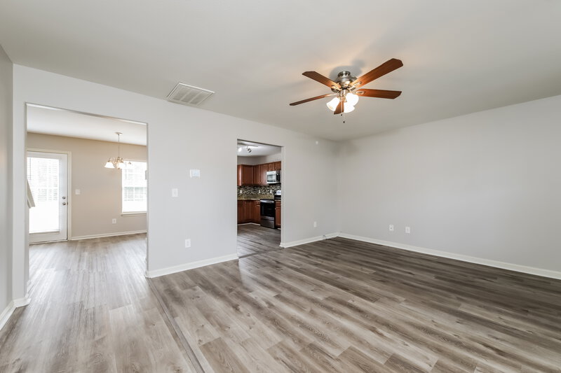 1,570/Mo, 5063 Hogan Point Ct Winston-Salem, NC 27127 Living Room View 2