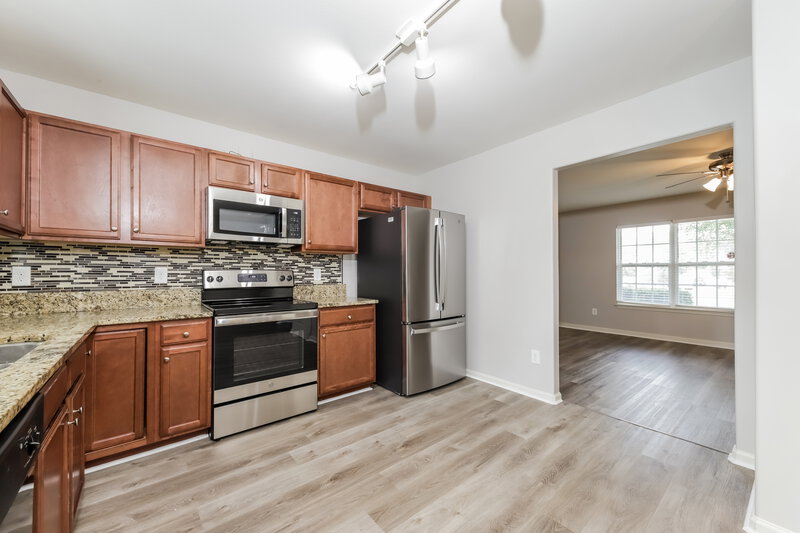 1,570/Mo, 5063 Hogan Point Ct Winston-Salem, NC 27127 Kitchen View 2
