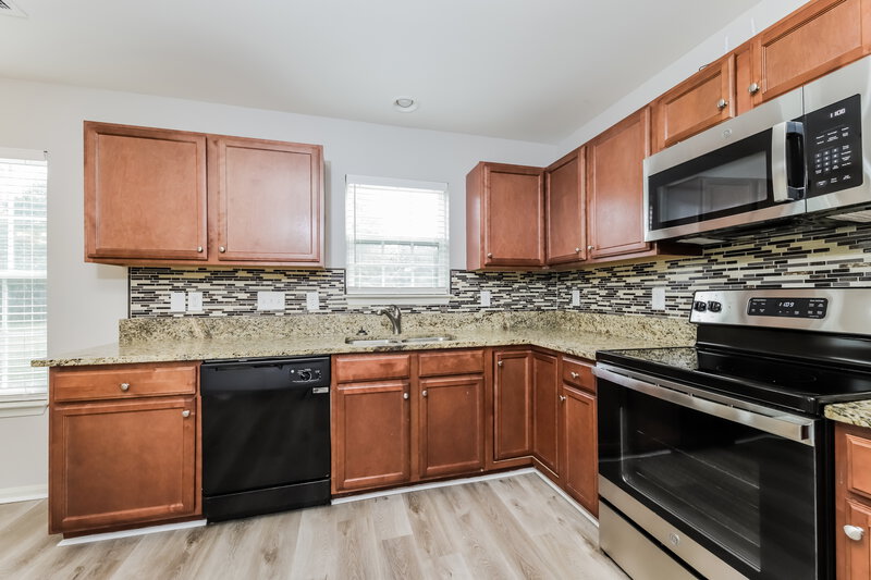 1,570/Mo, 5063 Hogan Point Ct Winston-Salem, NC 27127 Kitchen View 3