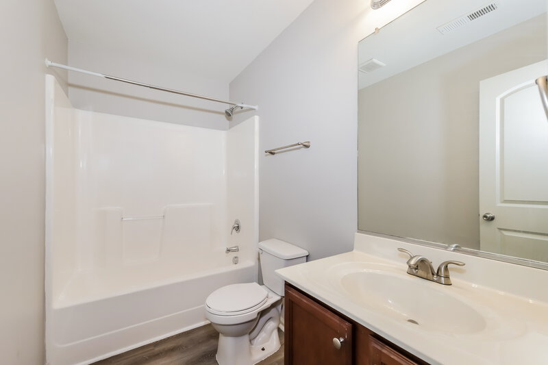 1,570/Mo, 5063 Hogan Point Ct Winston-Salem, NC 27127 Bathroom View