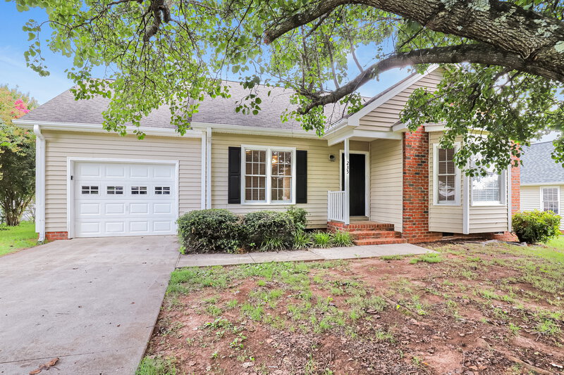 1,825/Mo, 235 Lorraine Dr Winston-Salem, NC 27107 External View