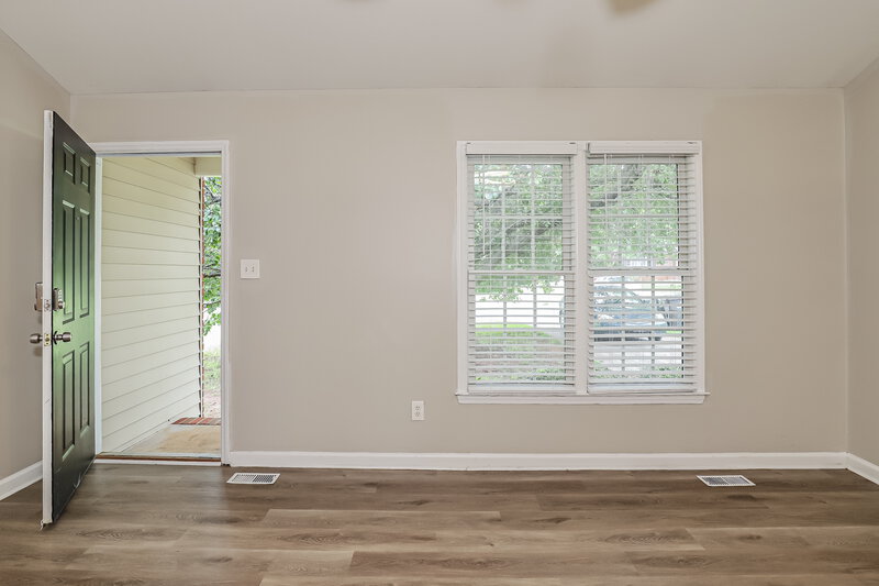 1,825/Mo, 235 Lorraine Dr Winston-Salem, NC 27107 Foyer View