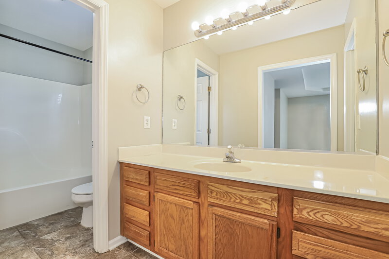 1,825/Mo, 235 Lorraine Dr Winston-Salem, NC 27107 Main Bathroom View