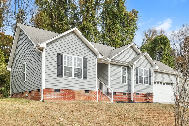 2,410/Mo, 4011 Mountainridge Dr Greensboro, NC 27401 External View