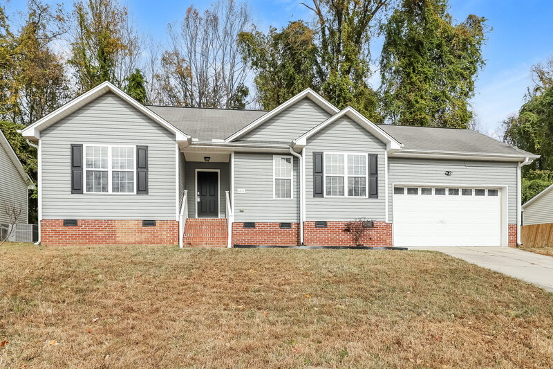 2,410/Mo, 4011 Mountainridge Dr Greensboro, NC 27401 Front View