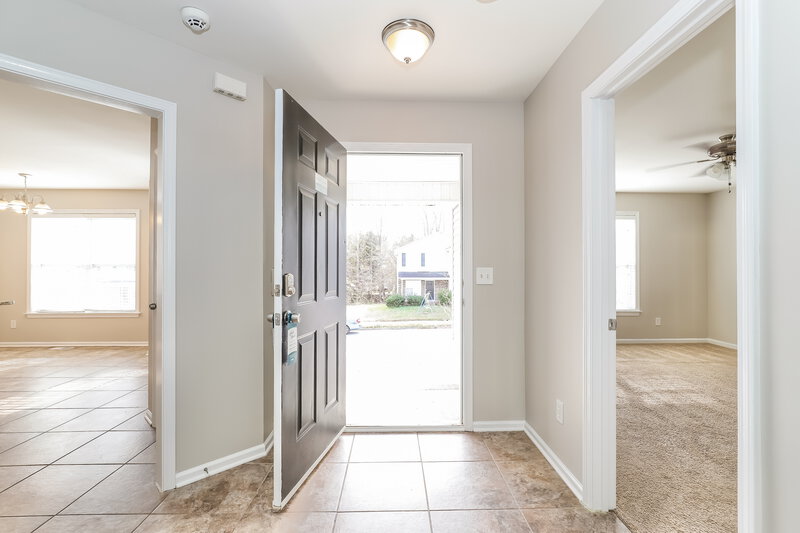 2,410/Mo, 4011 Mountainridge Dr Greensboro, NC 27401 Foyer View