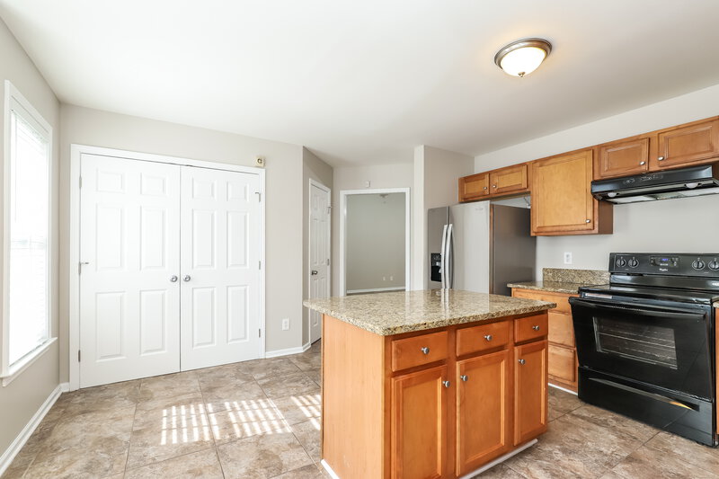 2,410/Mo, 4011 Mountainridge Dr Greensboro, NC 27401 Kitchen View 2