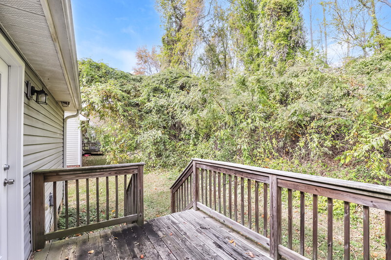 2,410/Mo, 4011 Mountainridge Dr Greensboro, NC 27401 Rear View 4