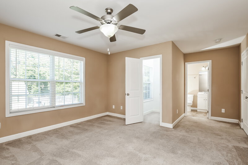 1,650/Mo, 4108 Rev Williams Dr Greensboro, NC 27401 Living Room View 3