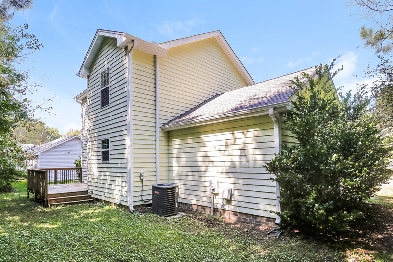 1,650/Mo, 4108 Rev Williams Dr Greensboro, NC 27401 Rear View