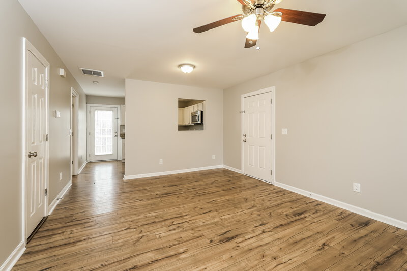 1,905/Mo, 4018 Mountainridge Dr Greensboro, NC 27401 Living Room View 2